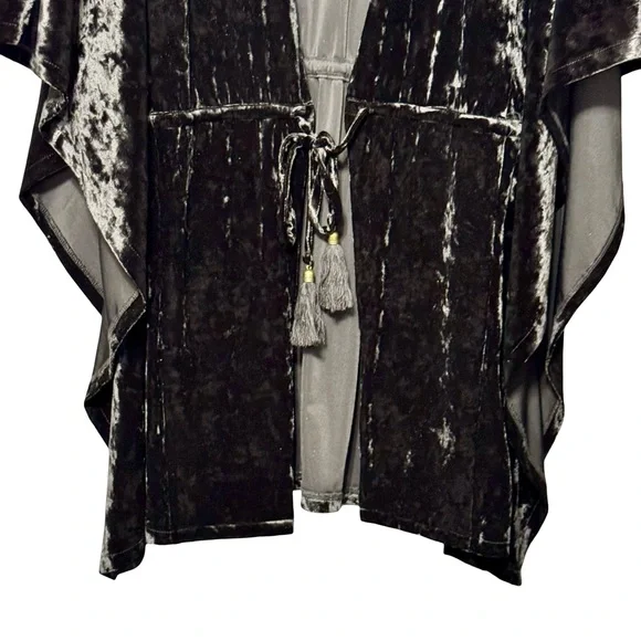 LYSSÉ Willa Black Crushed Velvet Tassel Tie Oversized Wide Sleeve Kimono Medium - Picture 4 of 12